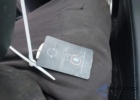 2022 Tesla Model Y Performance Dual Motor All-Wheel Drive z USA, uszkodzony, nr VIN 7SAYGDEF5NF380614